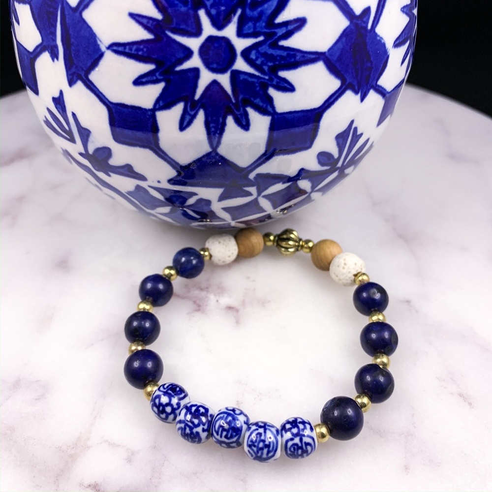 Blue + White 🔵⚪️ Essential Oil Diffuser Bracelet